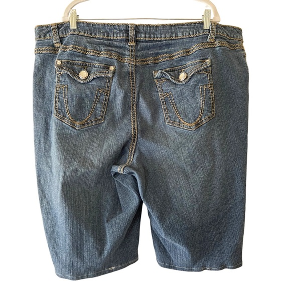Cato Women’s Jean Shorts - Picture 2 of 12